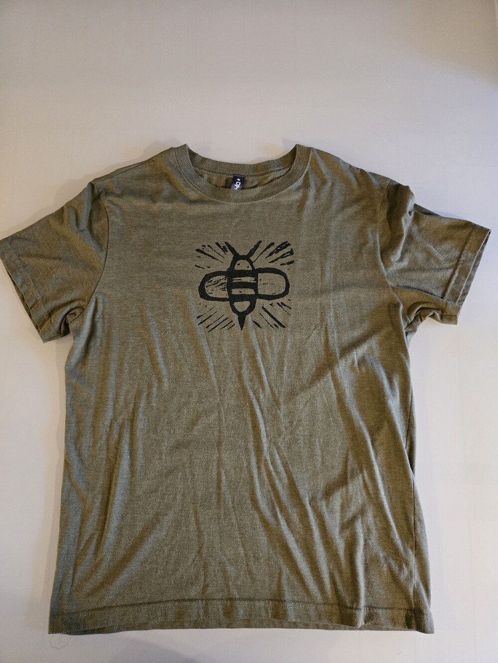AUVAL Bee Graphic T-Shirt Olive Green Men’s Medium